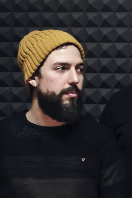 Lorenzo Faes, voce e chitarra degli Humus